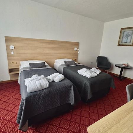Patria Hotel Трутнов Екстериор снимка
