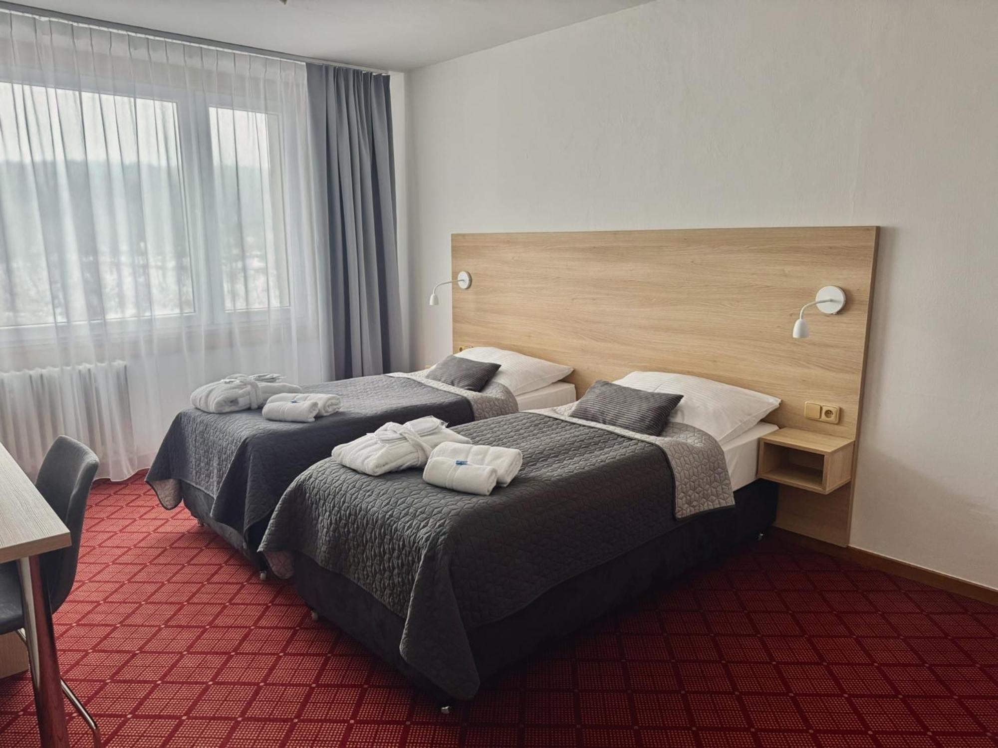 Patria Hotel Трутнов Екстериор снимка