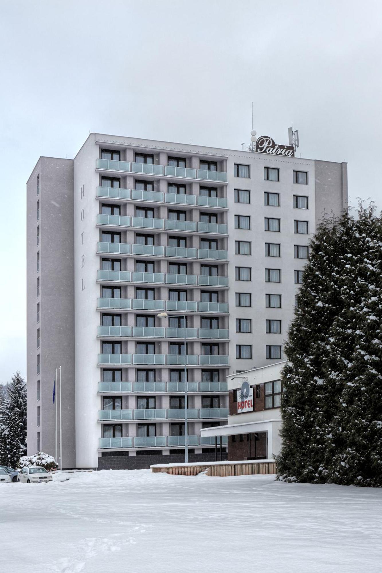 Patria Hotel Трутнов Екстериор снимка