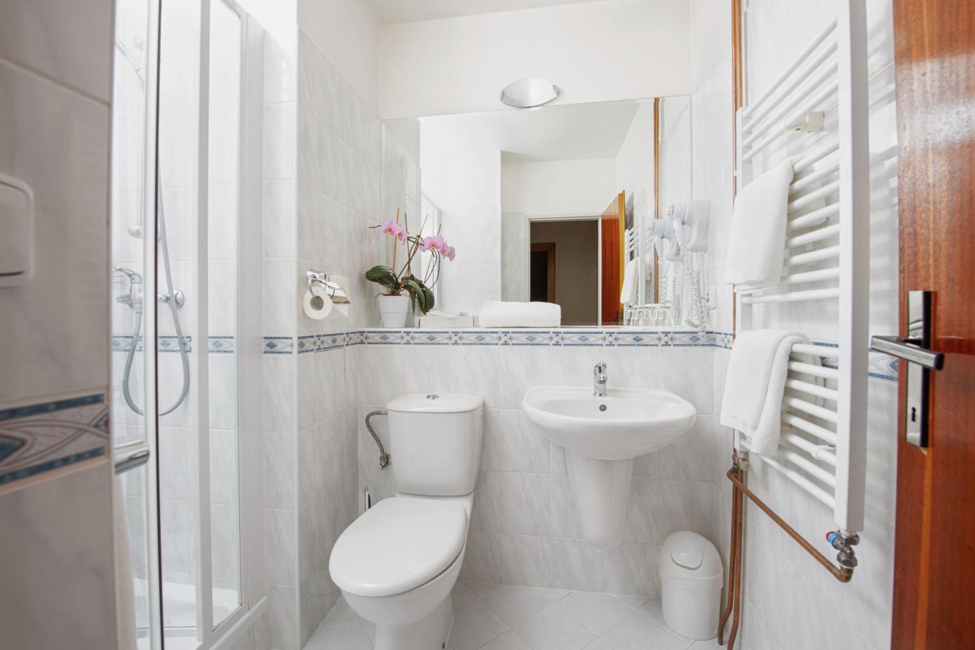 Patria Hotel Трутнов Екстериор снимка