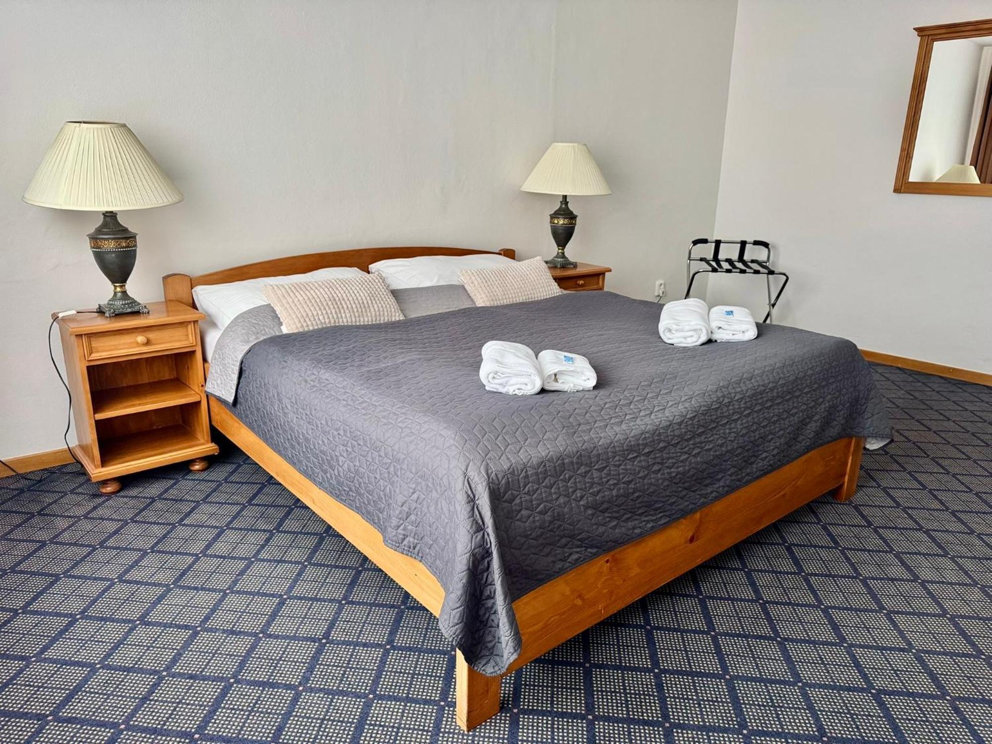 Patria Hotel Трутнов Екстериор снимка