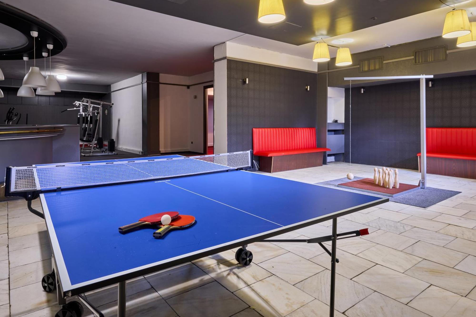 Patria Hotel Трутнов Екстериор снимка