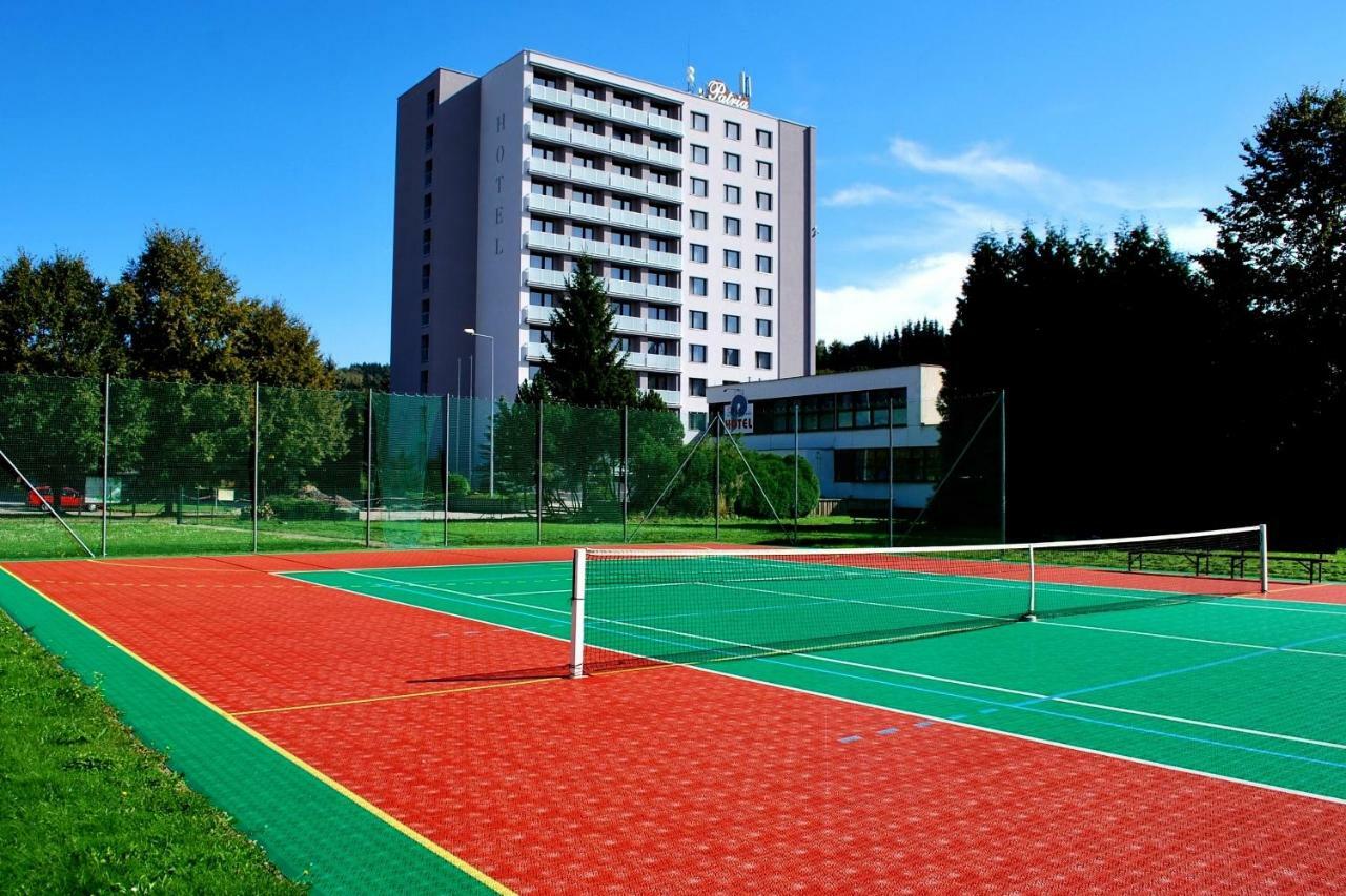 Patria Hotel Трутнов Екстериор снимка