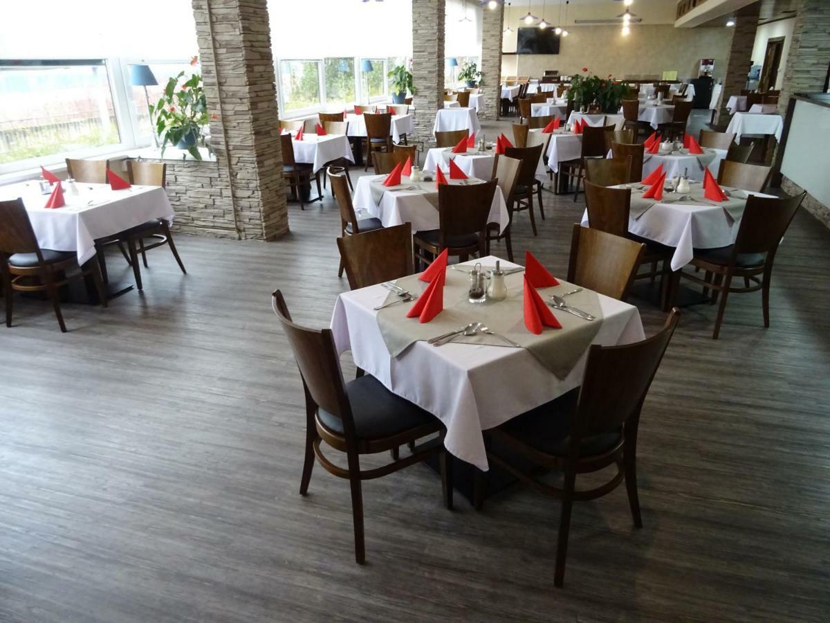 Patria Hotel Трутнов Екстериор снимка