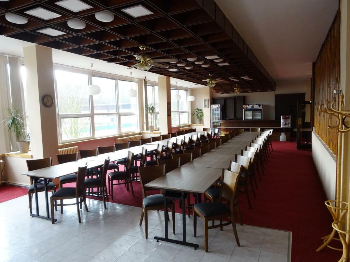 Patria Hotel Трутнов Екстериор снимка